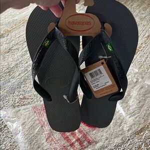 NWT Havaianas gray Flip Flops